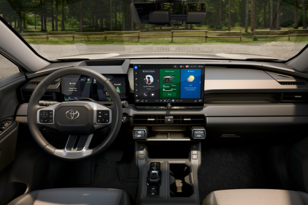 Untitled-3_0003_RAV4_003a_PHEV_26_WEB-600x400-1